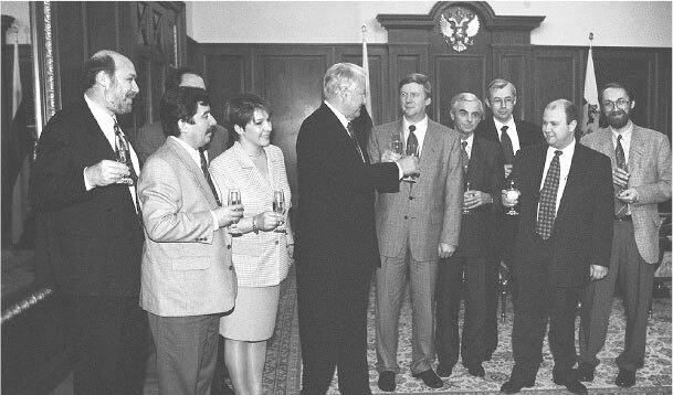 Все свободны. История о том, как в 1996 году в России закончились выборы - i_054.jpg