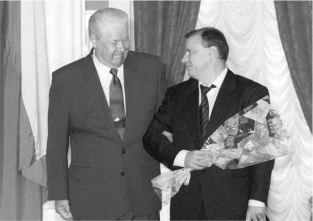 Все свободны. История о том, как в 1996 году в России закончились выборы - i_056.jpg