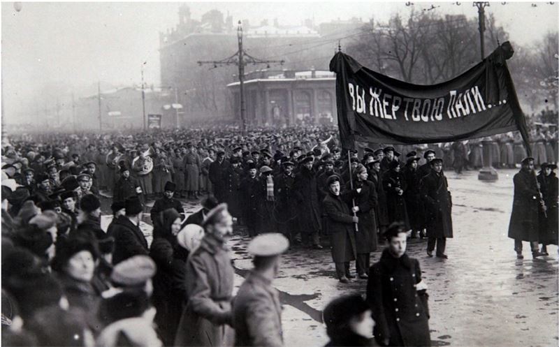 Упоение властью. Револьвер, спирт и кокаин. 1917 год - i_008.jpg