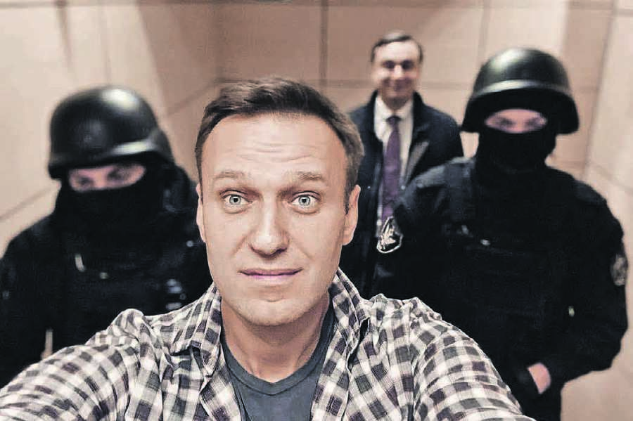 Кто Навальный – молодой Ельцин или поп Гапон ? - _138063.jpg
