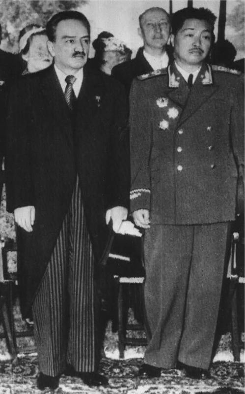 Эпоха ХХ съезда: международная деятельность А. И. Микояна в 1956 году - i_006.jpg