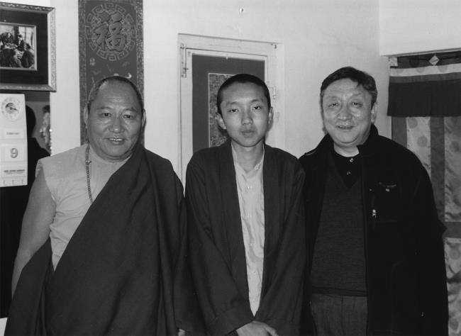 Радужное тело и воскресение. Духовное достижение, растворение материального тела и случай Кхенпо Ачо - i_015.jpg