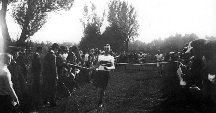 Модные увлечения блистательного Петербурга. Кумиры. Рекорды. Курьезы - i_023.jpg