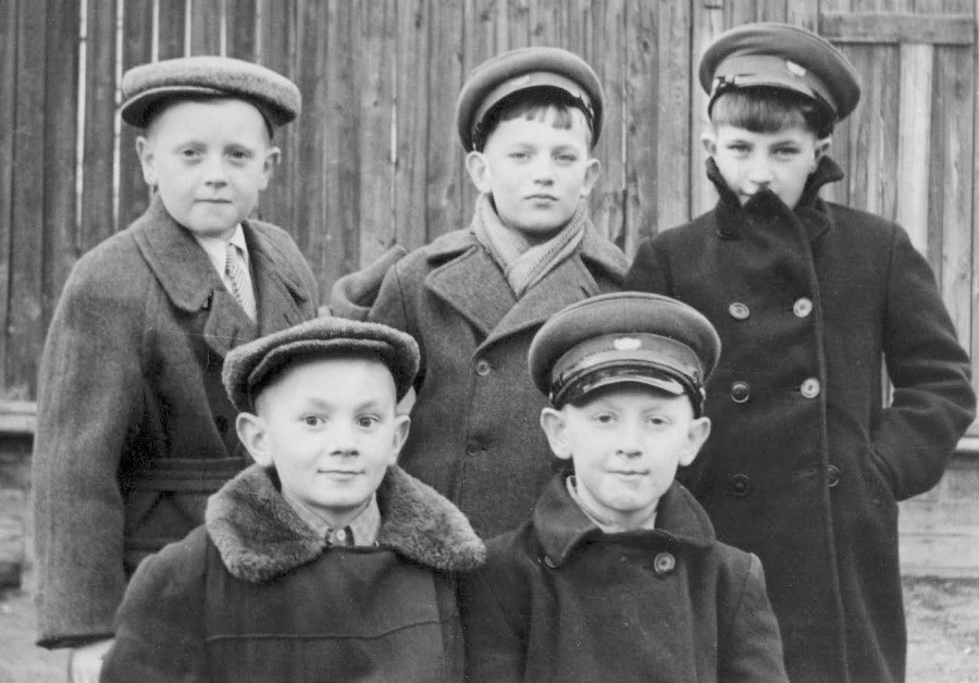 История жизни советского инженера от Сталина до Путина. Книга 1 - i_016.jpg