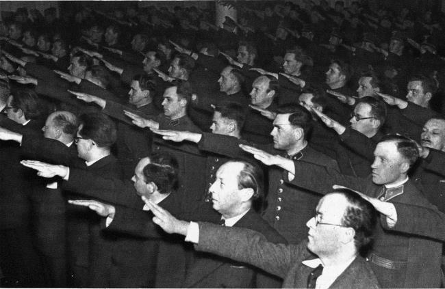 Бюро. Пий XII и евреи. Секретные досье Ватикана - i_003.jpg