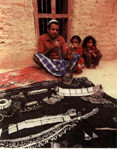 Голубая бусина на медной ладони - i_025.jpg