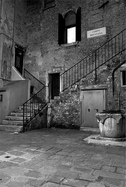 Венецианские тайны. История, мифы, легенды, призраки, загадки и диковины в семи ночных прогулках - _002.jpg