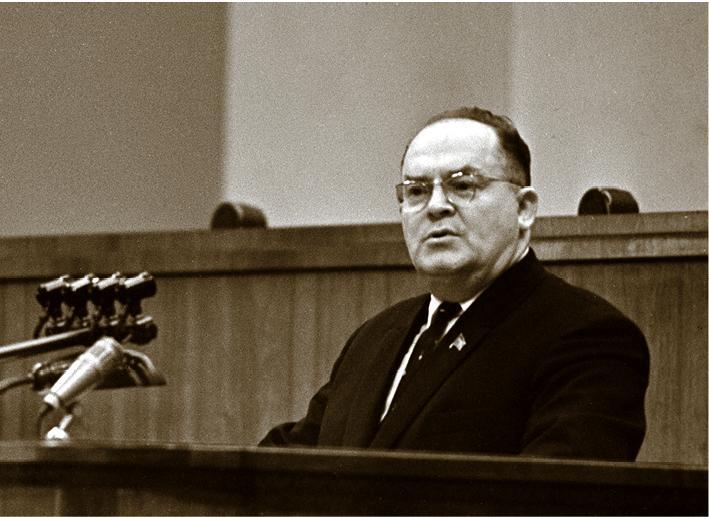 Александр Яковлев. Чужой среди своих. Партийная жизнь «архитектора перестройки» - i_030.jpg