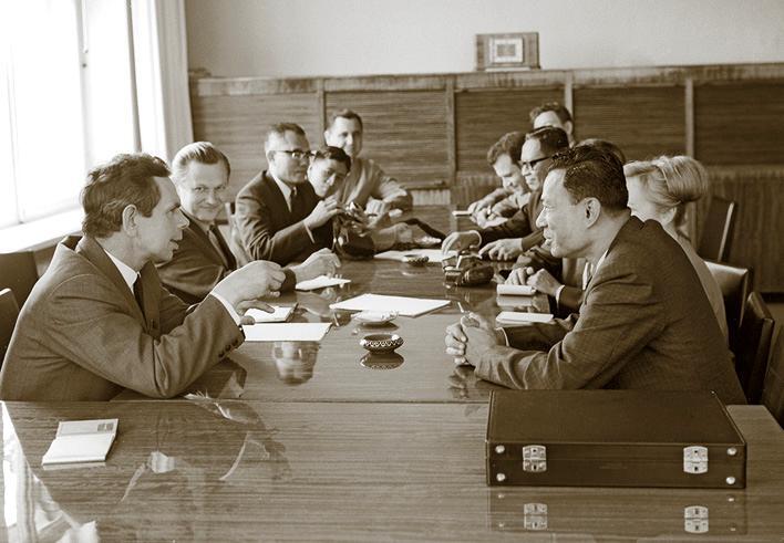 Александр Яковлев. Чужой среди своих. Партийная жизнь «архитектора перестройки» - i_039.jpg