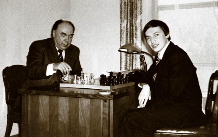 Александр Яковлев. Чужой среди своих. Партийная жизнь «архитектора перестройки» - i_062.jpg