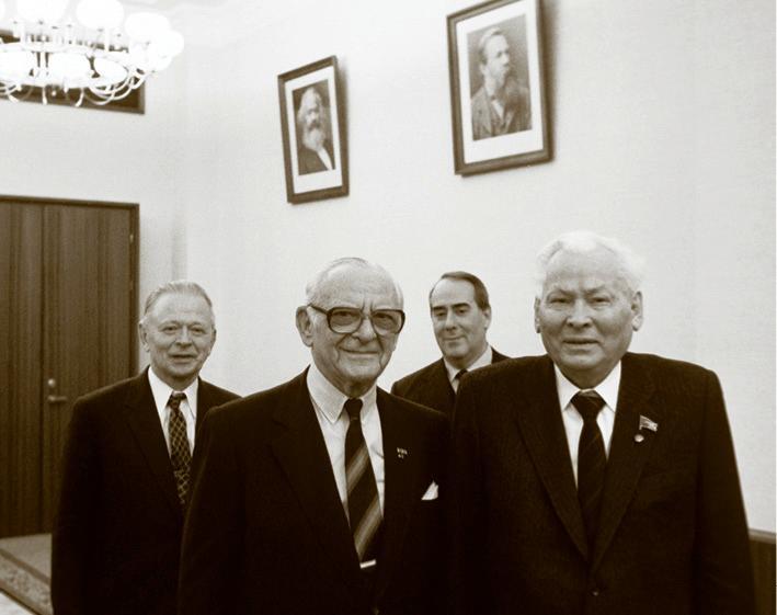 Александр Яковлев. Чужой среди своих. Партийная жизнь «архитектора перестройки» - i_069.jpg