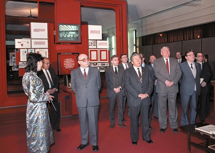 Александр Яковлев. Чужой среди своих. Партийная жизнь «архитектора перестройки» - i_097.jpg