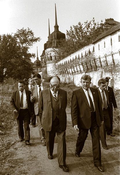 Александр Яковлев. Чужой среди своих. Партийная жизнь «архитектора перестройки» - i_110.jpg