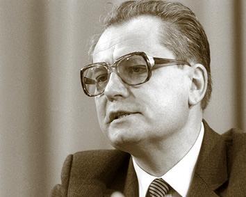 Александр Яковлев. Чужой среди своих. Партийная жизнь «архитектора перестройки» - i_158.jpg