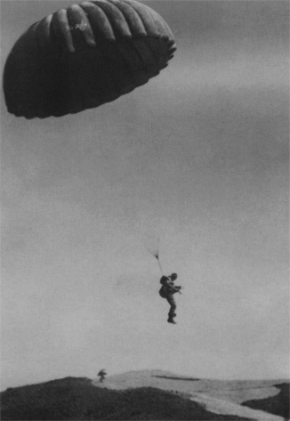 Германские парашютисты. «Зеленые дьяволы» Третьего рейха, или «Солдаты падают с неба» - i_008.jpg