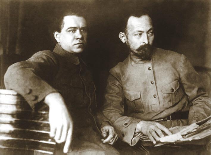 «Распил» на троих: Барк — Ллойд-Джордж — Красин и золотой запас России - i_142.jpg