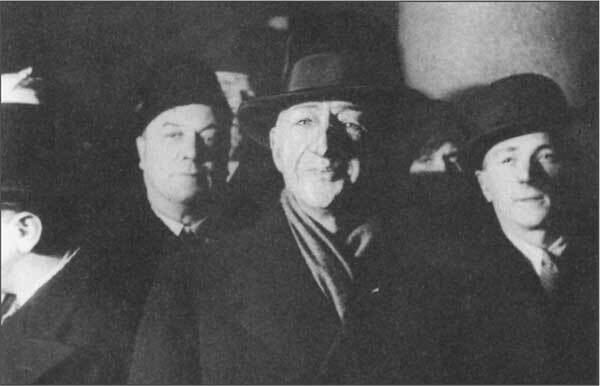 Темные аллеи. Окаянные дни - i_015.jpg