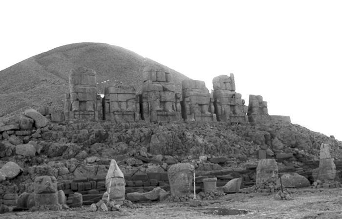 Пантеон и царский культ в Коммагене. Эпоха Митридата I Каллиника и Антиоха I Теоса. Историко-археологическое исследование - i_006.jpg