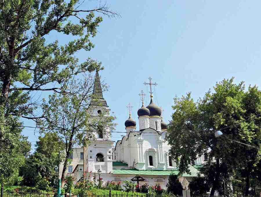 Москва пешком. Самые интересные прогулки по столице - i_040.jpg