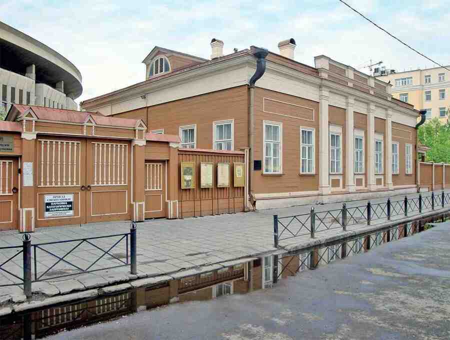 Москва пешком. Самые интересные прогулки по столице - i_101.jpg