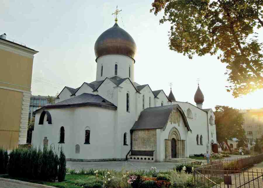 Москва пешком. Самые интересные прогулки по столице - i_153.jpg