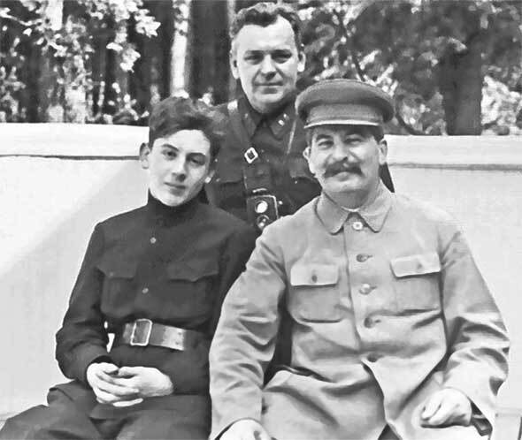 Как умирал Сталин. Далекая драма «Ближней» дачи - i_004.jpg