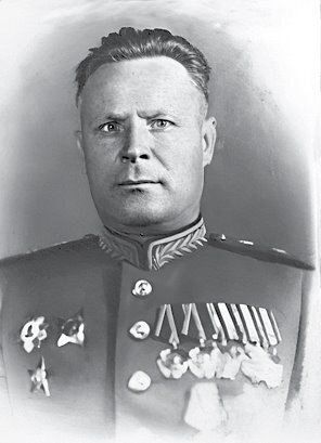 Советские военные дипломаты и сотрудники аппарата ВАТ - b00000761.jpg