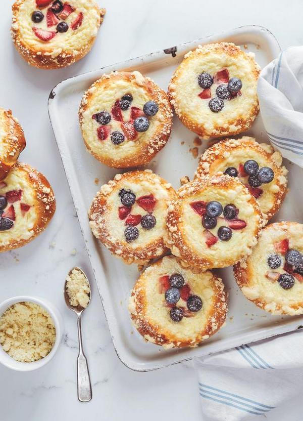 Творог, сдоба и любовь. Нежные рецепты для всей семьи. От сырников и запеканок до чизкейка и штоллена - i_035.jpg