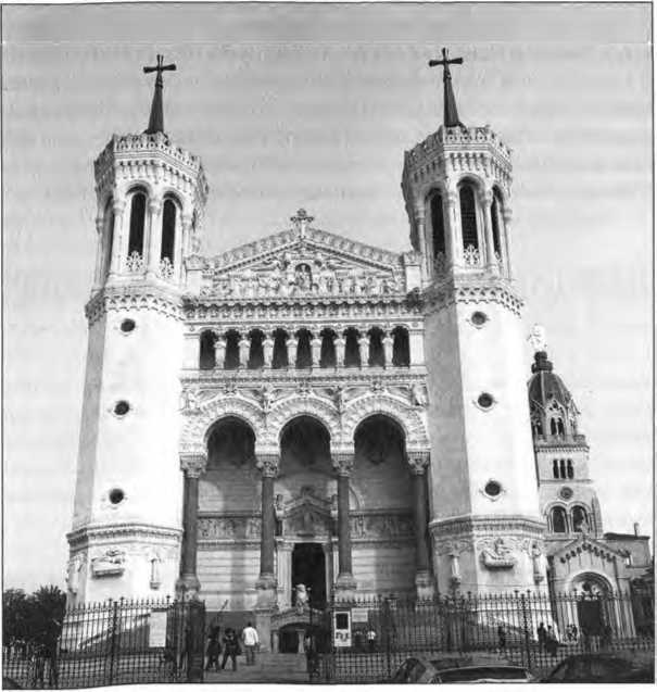 100 великих достопримечательностей Франции - i_018.jpg