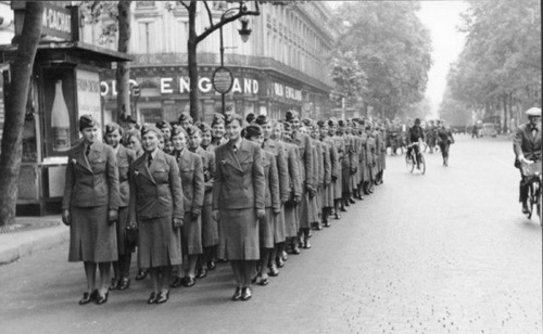 Женщина и война. Любовь, секс и насилие - i_007.jpg