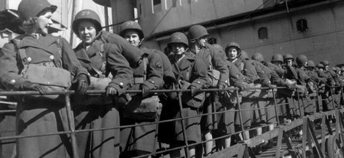 Женщина и война. Любовь, секс и насилие - i_008.jpg