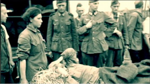 Женщина и война. Любовь, секс и насилие - i_013.jpg