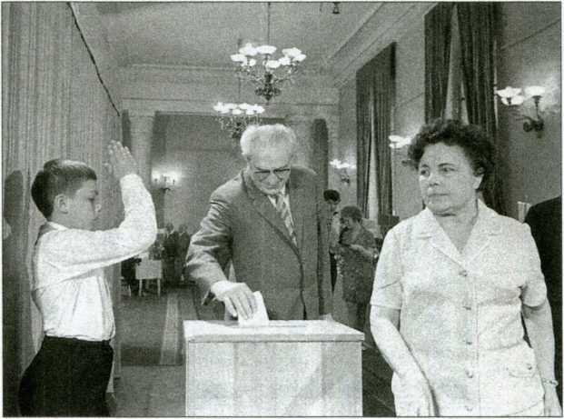 Эпоха Брежнева: советский ответ на вызовы времени, 1964-1982 - i_018.jpg