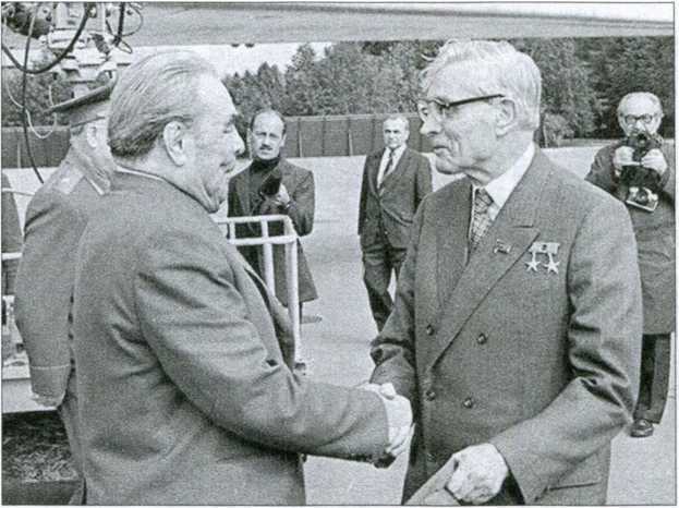 Эпоха Брежнева: советский ответ на вызовы времени, 1964-1982 - i_019.jpg