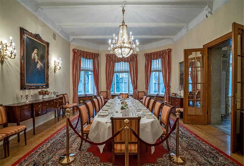 За парадными дверьми. Московские особняки в фотографиях и историях - b00000139.jpg