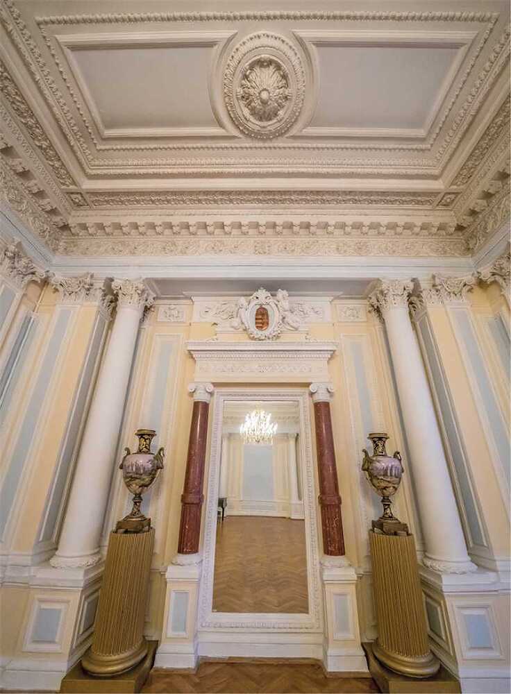 За парадными дверьми. Московские особняки в фотографиях и историях - b00000213.jpg