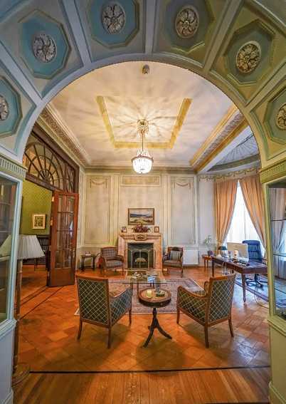 За парадными дверьми. Московские особняки в фотографиях и историях - b00000236.jpg