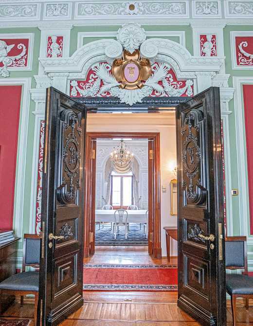 За парадными дверьми. Московские особняки в фотографиях и историях - b00000273.jpg