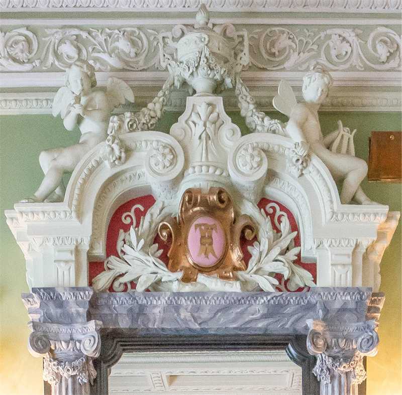 За парадными дверьми. Московские особняки в фотографиях и историях - b00000274.jpg