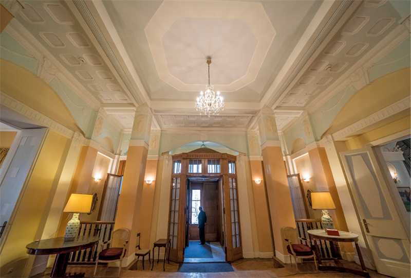 За парадными дверьми. Московские особняки в фотографиях и историях - b00000302.jpg