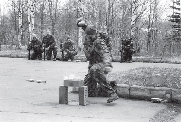 Джиу-джитсу – оружие спецслужб. Путь к победе - i_022.jpg