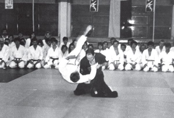 Джиу-джитсу – оружие спецслужб. Путь к победе - i_045.jpg