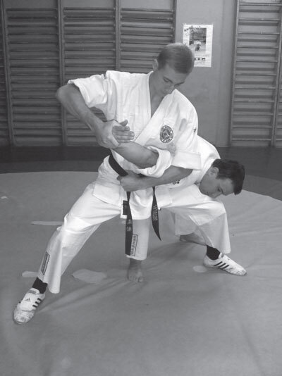 Джиу-джитсу – оружие спецслужб. Путь к победе - i_050.jpg