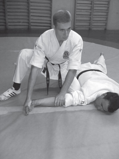 Джиу-джитсу – оружие спецслужб. Путь к победе - i_057.jpg