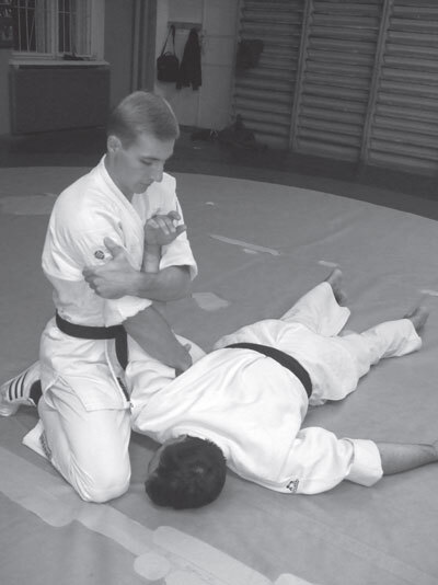 Джиу-джитсу – оружие спецслужб. Путь к победе - i_060.jpg