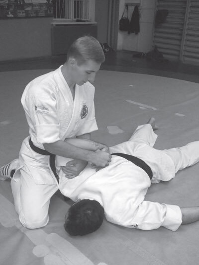 Джиу-джитсу – оружие спецслужб. Путь к победе - i_061.jpg