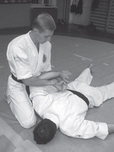 Джиу-джитсу – оружие спецслужб. Путь к победе - i_062.jpg