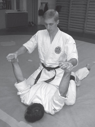 Джиу-джитсу – оружие спецслужб. Путь к победе - i_064.jpg