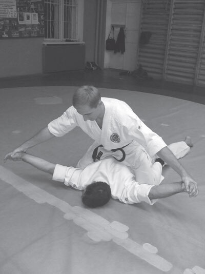 Джиу-джитсу – оружие спецслужб. Путь к победе - i_066.jpg