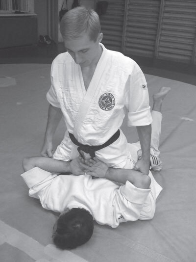 Джиу-джитсу – оружие спецслужб. Путь к победе - i_067.jpg